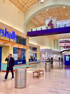 Great Lakes Crossing Outlets